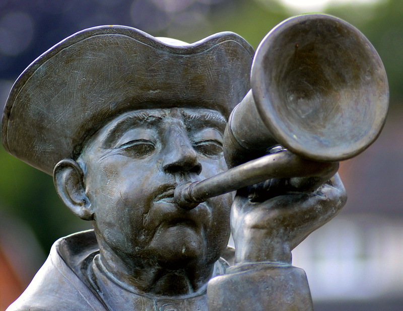 wind instrument, female likeness, altrtuemlich, Trumpet, bronze, trumpeter, Sculpture, male likeness, germany, old, close-up, spirituality, craft, outdoors