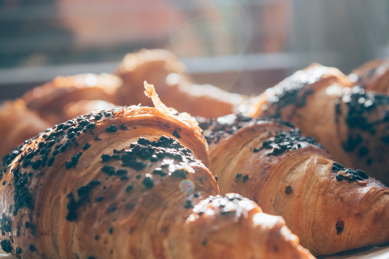 selective focus, nature, foodporn, madrid, close-up, still life, wood - material, focus on foreground, home-baked, outdoors, foodie, spain, no people, 5K