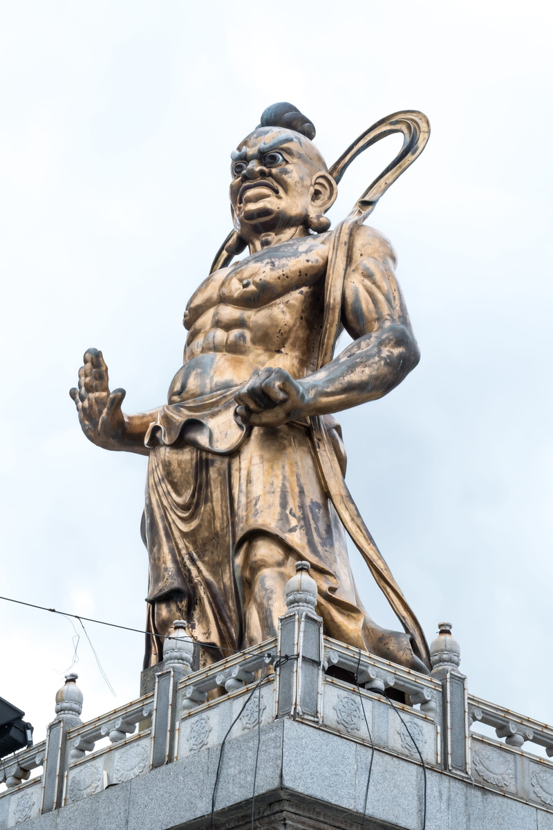 built structure, kek lok si temple, low angle view, statue, god, human representation, memorial, the past, 5K, bronze, creativity, outdoor, art and craft