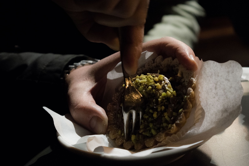 food, focus on foreground, close-up, hand, chef, meal, one person, foodie, 4K, hands, pistachio, adult, cupcake, elcarito, italy, food and drink, human body part