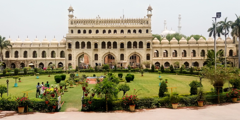 tourism, nature, 2K, grass, sky, incidental people, travel, history, imambada, group of people, building exterior, plant, built structure, india, arch
