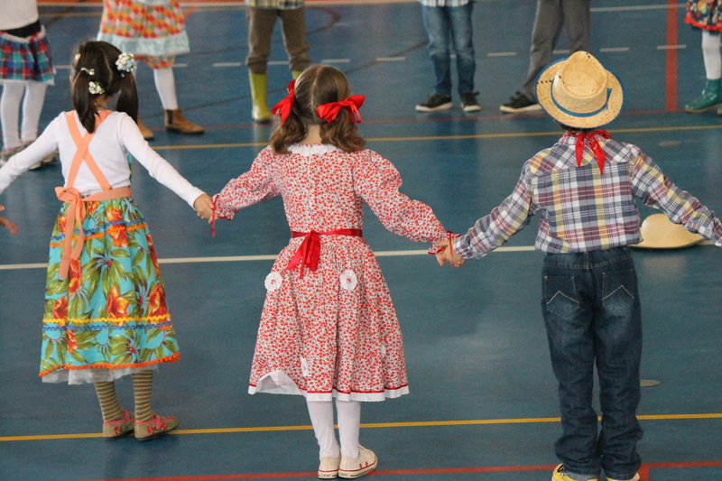 togetherness, redneck, 2K, leisure activity, fashion, gang, childhood, females, rear view, traditional clothing, party, full length, clothing, celebration