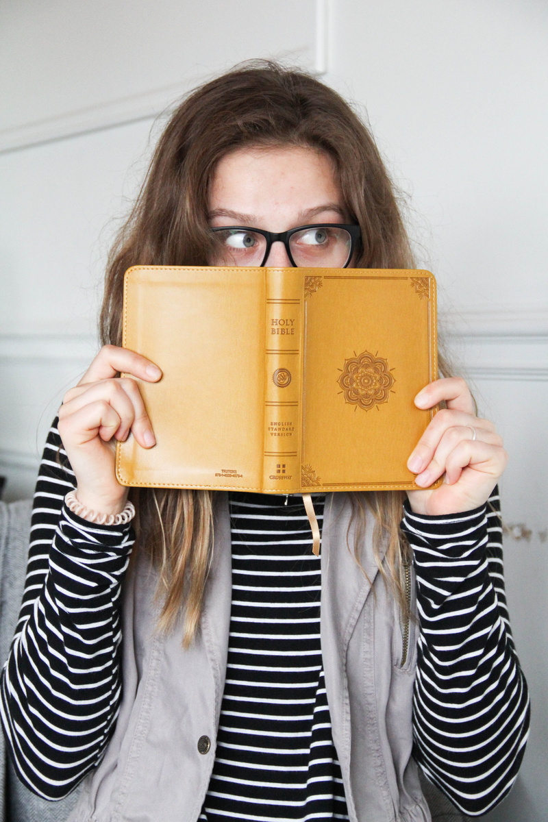 stripe, yellow, girls, portrait, catholic, glasses, teenage Girls, white, looking, cheerful, holy, 5K, adult, coffee shop, caucasian Ethnicity, fashion