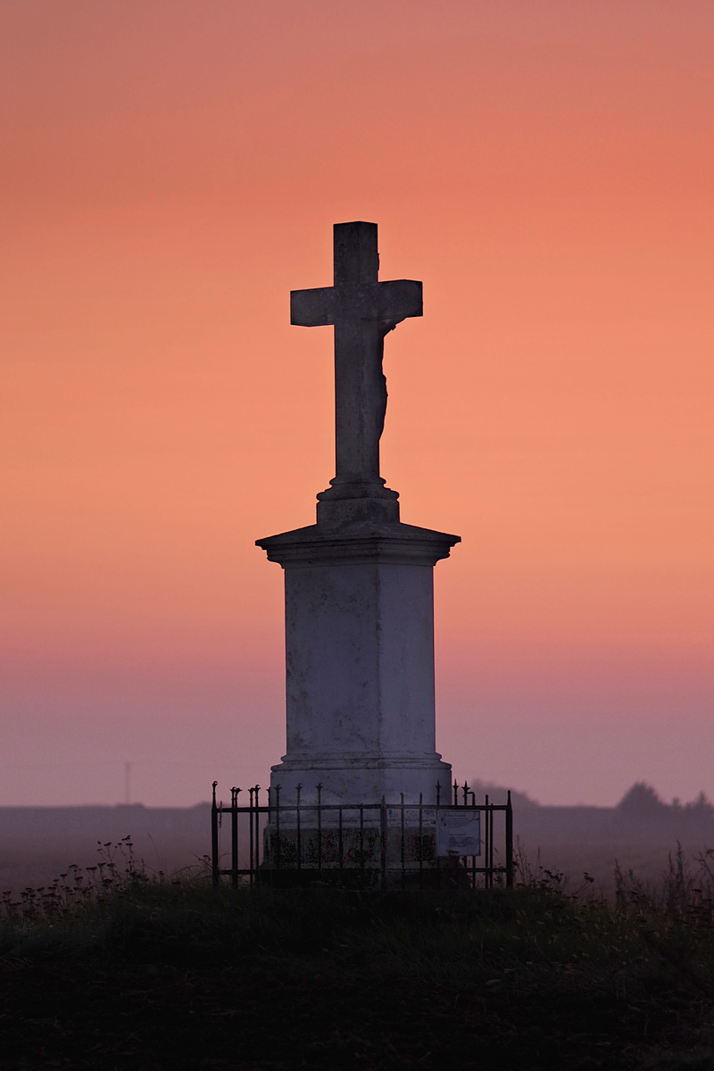 travel, brick, beauty in nature, the fog, reverie, no people, architecture, land, 5K, field, cross, repentance, the art of, travel destinations, christianity