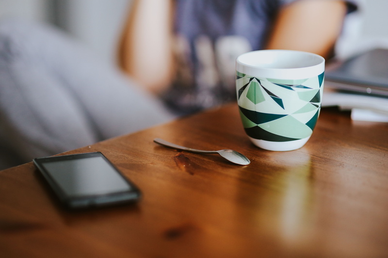 females, mobile Phone, cups of coffee, magazines, table, mug, technology, Laptop, cafe, notebook, caucasian Ethnicity, cups, one Person, focus on foreground