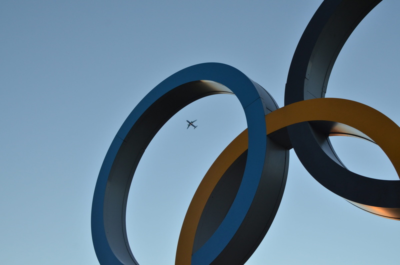 london, plane, design, 4K, transportation, built structure, nature, copy space, rings, sky, olympic, shape, blue, low angle view, celebration, metal, olympic rings