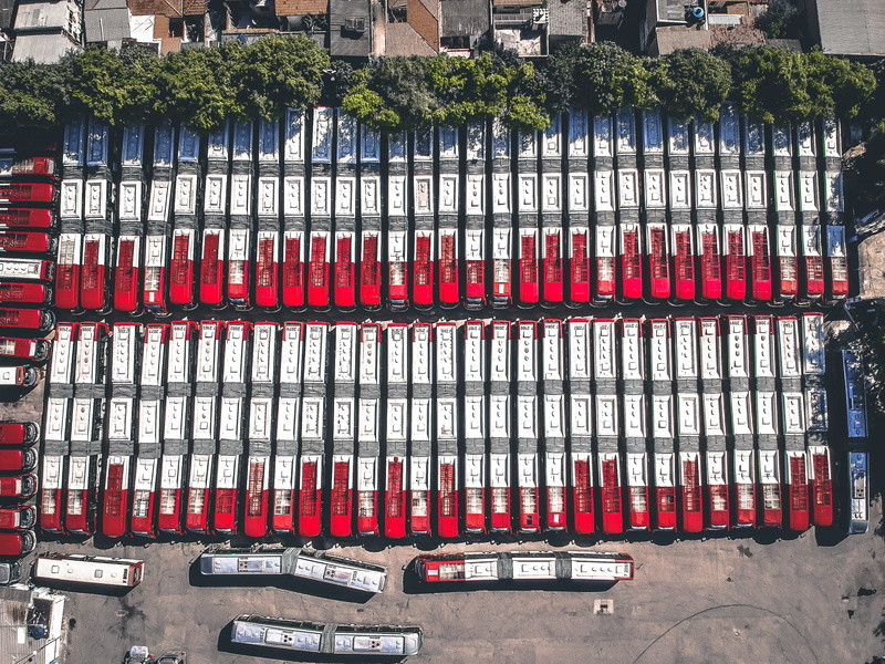 mode of transportation, rua amadeu simei - 12 - vila prel, side by side, large group of objects, transportation, construction industry, car, vehicles, architecture