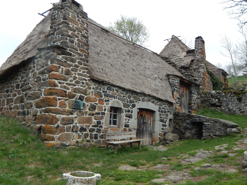 ruined, window, day, Hamlet, stone wall, building, low angle view, history, 2K, built structure, wall, outdoors, land, Village, no people, field, house