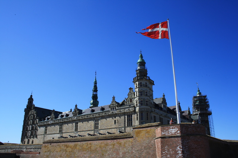 nature, government, tower, kronborg, travel destinations, day, no people, flag, built structure, blue, waving, wind, clear sky, spire, travel, the past