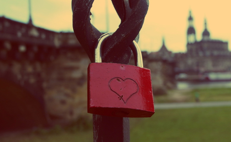 safety, metal, positive emotion, love, communication, built structure, building exterior, fidelity, emotion, focus on foreground, outdoors, heart shape