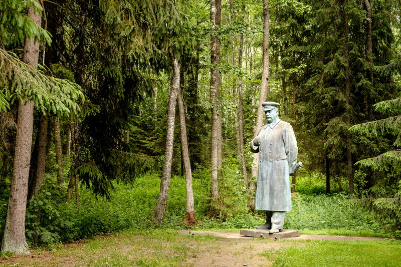 Grutas Park, trees, Druskininkai, Stalin, 1080P, Lithuania, sculpture, monument, The Monument To Stalin, Grūtas Park