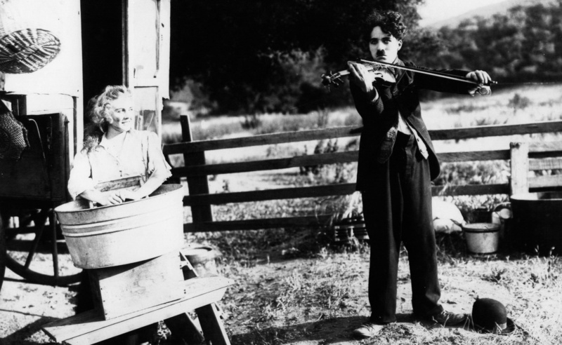 human representation, Chaplin, Violin, people, women, pants, real people, Charlie, day, seat, outdoors, nature, two people, adult, 2K, Playing, casual clothing