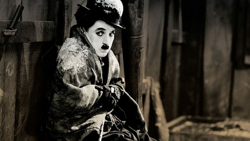 architecture, day, focus on foreground, 1080P, Charlie Chaplin, male likeness, creativity, sculpture, art and craft, representation, indoors, Movie, human representation