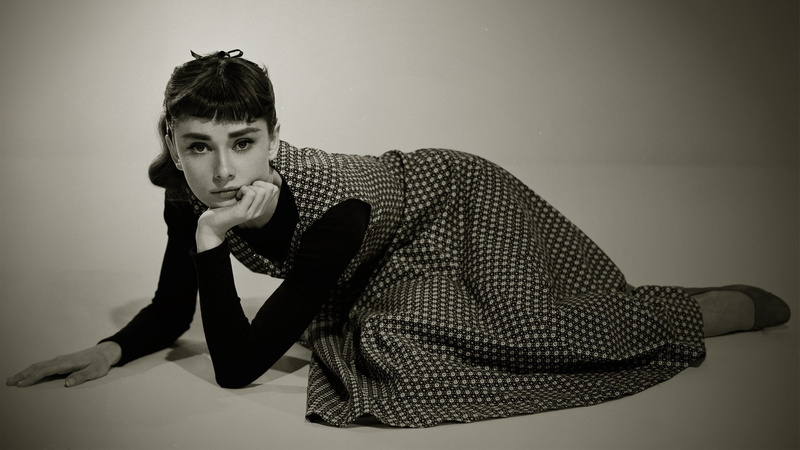fashion, hairstyle, indoors, studio shot, beautiful people, glamour, 1080P, contemplation, young adult, looking at camera, audrey hepburn, women, one person