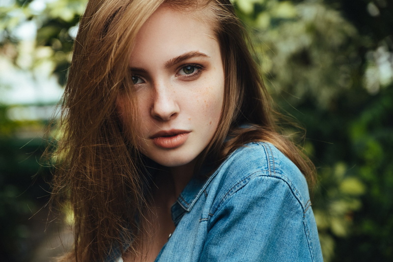 teenager, front view, long hair, depression - sadness, hair, beauty, closeup, beautiful woman, real people, brunette, green eyes, women, young adult, hairstyle