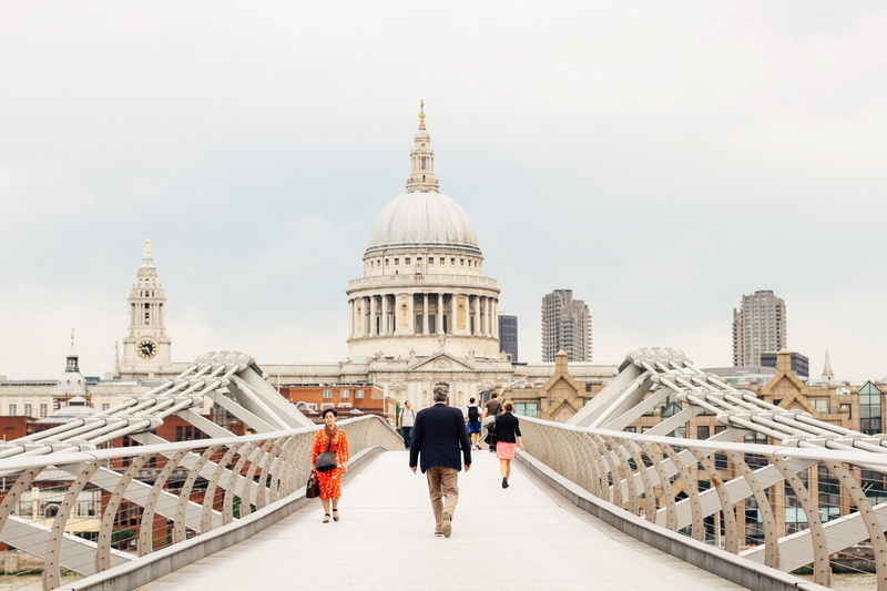 uk, britain, walking, 4K, cathedral, people, built structure, top, exterior, full length, black, thames, footbridge, women, travel, famous, floor, man