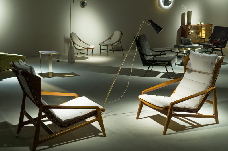 table, design, absence, lamp, floor, domestic room, contemporary, chair, chairs, art, seat, day, furniture, light - natural phenomenon, wood - material