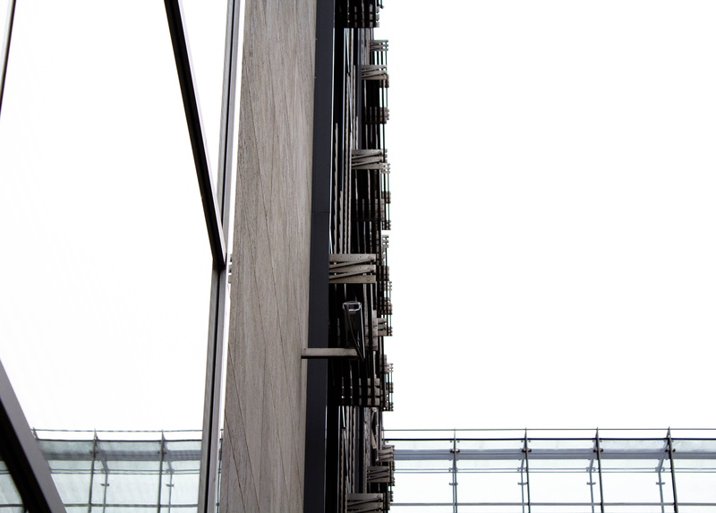 suspension bridge, summer, sky, building exterior, reflection, berlin, railing, 4K, white sky, copy space, light, nature, white skys, transportation, built structure