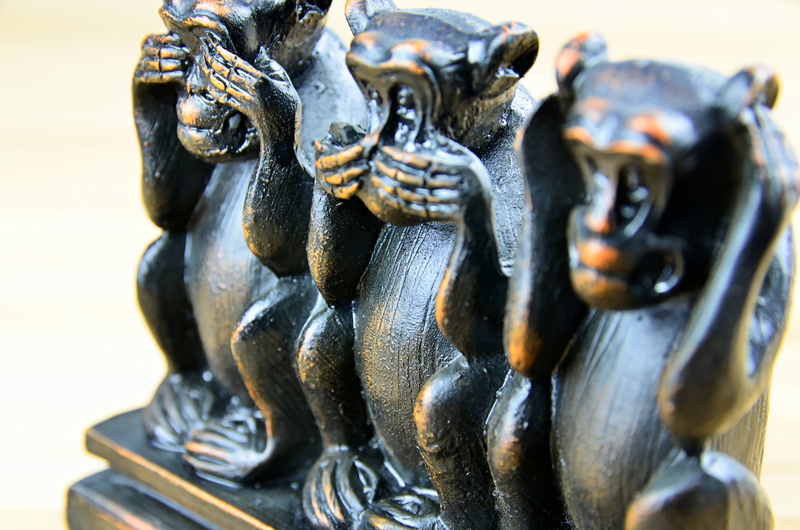animal wildlife, three wise monkeys, i do not see evil, close-up, craft, bronze - alloy, day, three monkeys, outdoors, sculpture, i speak no evil, creativity