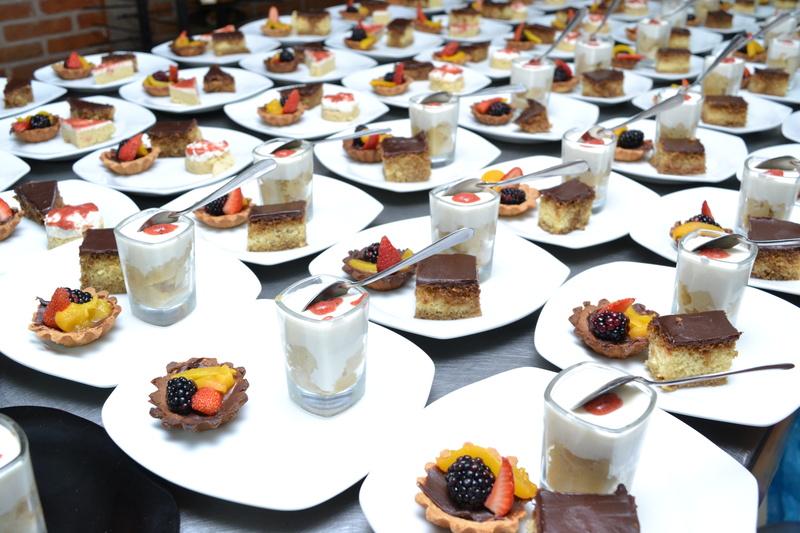 ready-to-eat, indulgence, Events, Social, buffet, large group of objects, sweet, in a row, still life, freshness, no People, retail, meal, Desserts, glass