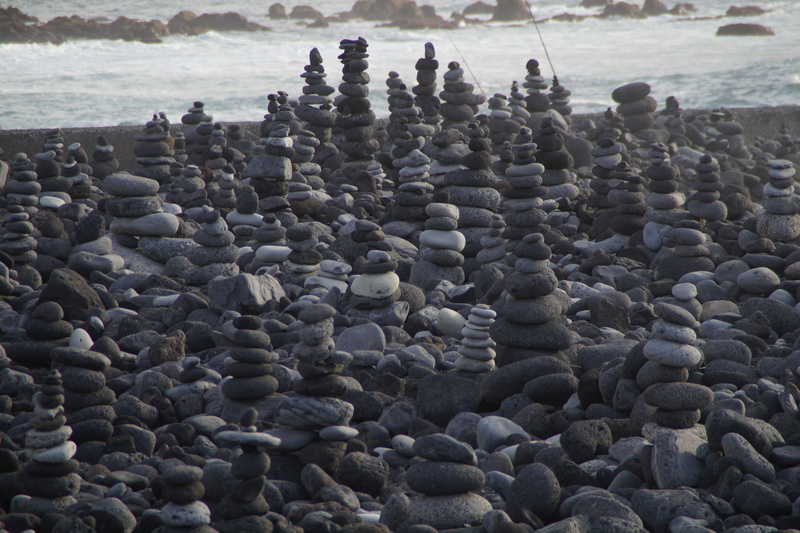 quiet, beach, surface level, high angle view, group of people, large group of objects, meditation, reflection, patience, nature, atmosphere, Rest, 5K