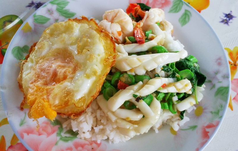 no people, ready-to-eat, squid, close-up, shrimp, Dish, thailand food, indoors, healthy eating, temptation, garnish, food and drink, still life, plate