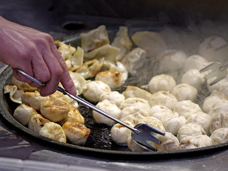 ready-to-eat, cooking, barbecue Grill, chinese food, close-up, preparing food, Dumplings, frying pan, getting, dinner, 4K, finger, steam, flour, hand