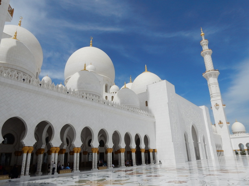 emirates, spirituality, building, belief, built structure, white color, sheikh zayed mosque, dome, arabic, low angle view, courtyard, u a e, religion, islam