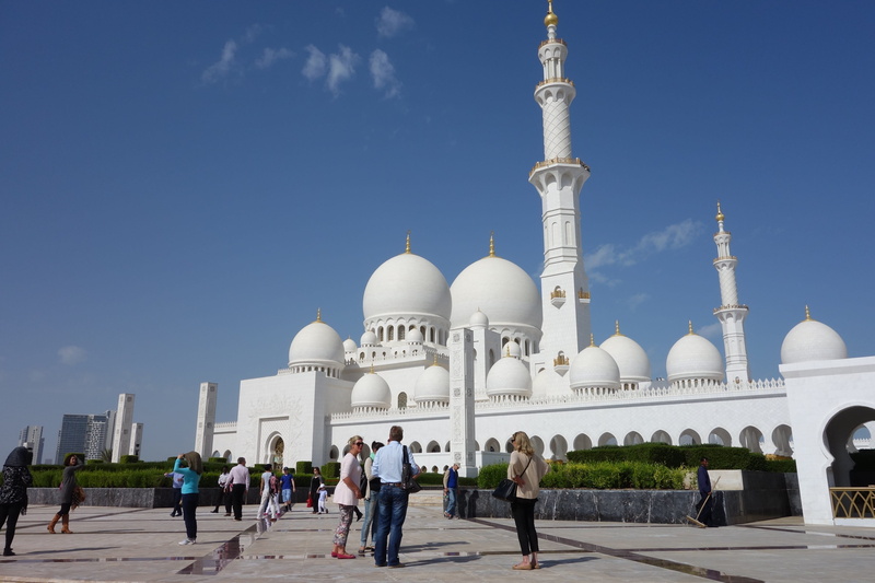 architecture, group of people, tourism, Mosque, place of worship, Uae, travel destinations, 4K, sheikh zayid mosque, clear sky, built structure, nature