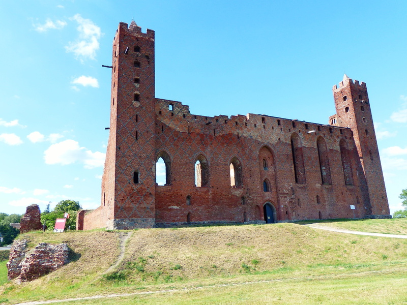 building exterior, at the court of, ruined, travel destinations, historical, sky, damaged, old, ancient, ancient civilization, lake dusia, lawn, brick
