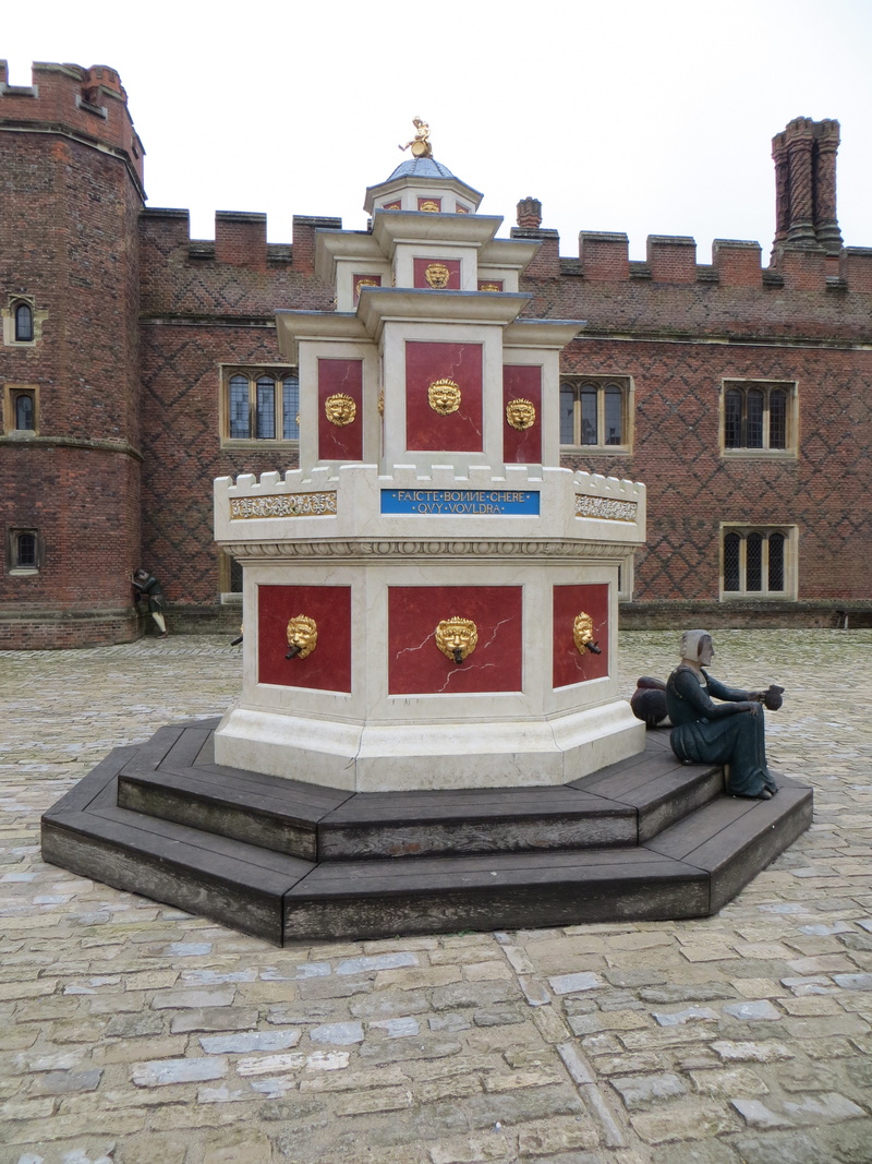building exterior, belief, nature, no people, hampton, the past, place of worship, day, history, court, built structure, sky, creativity, outdoors, palace