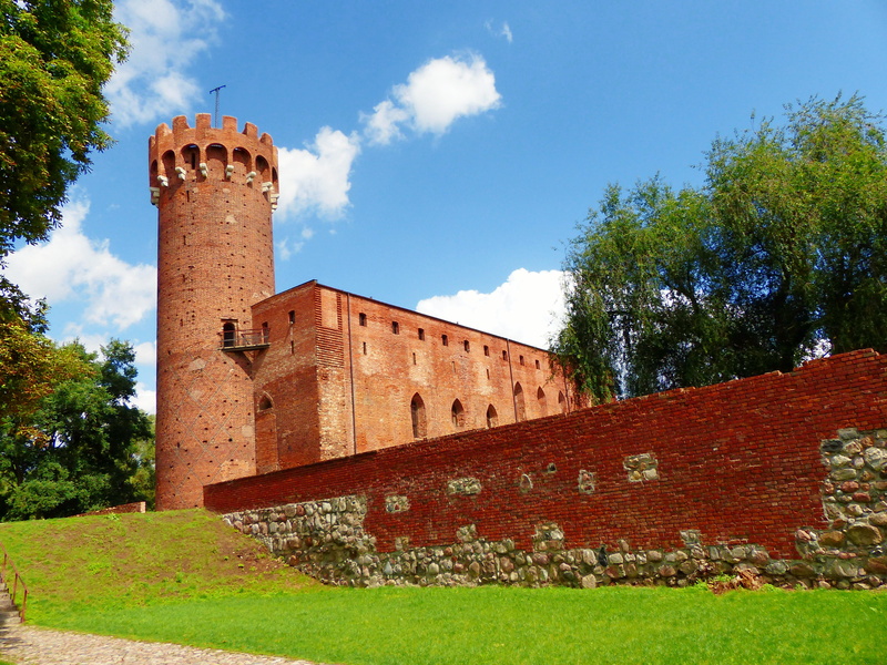 outdoors, travel destinations, sky, 4K, sunlight, stone, cloud - sky, poland, fortification, built structure, plant, the past, tree, brick, landmark, fort