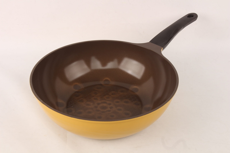 ladle, 5K, bowl, preparation, stirring, spoon, the frying pan, household equipment, white background, high angle view, fans, kitchen utensil, wood - material