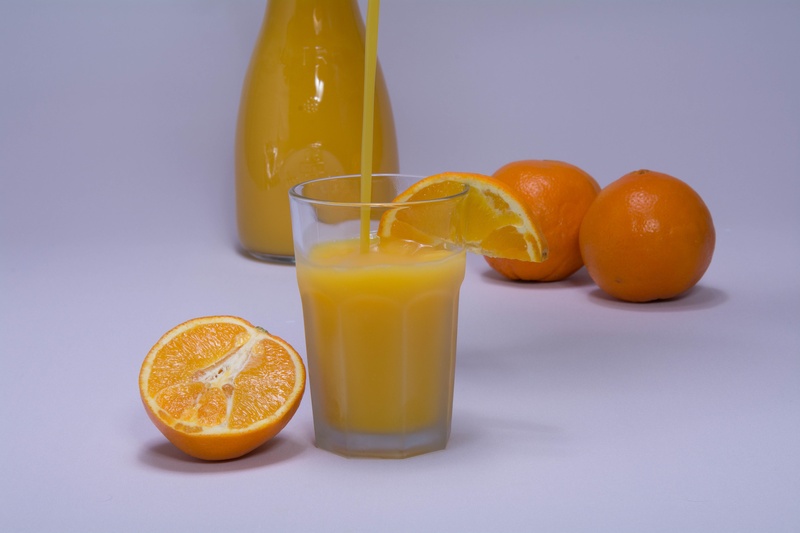 refreshment, orange color, breakfast, slice, household equipment, drinking glass, citrus fruit, frisch, filled, awareness, healthy eating, wellbeing, orange - fruit