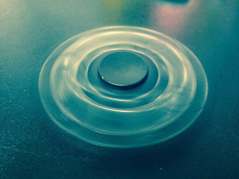 movement, toys, high angle view, water, rotate, geometric shape, close-up, blue, full frame, freshness, metal, 2K, directly above, figet spinner, day