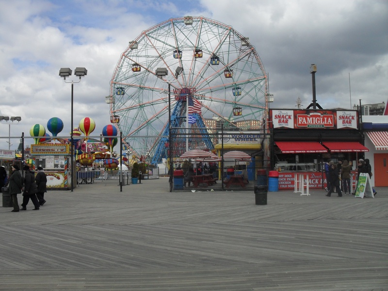 ferris Wheel, enjoyment, childhood, day, real people, colorful, amuse, built structure, amusement, astroland, joy, nature, people, sky, carnival, city