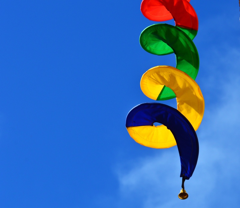 helium balloon, turn, low angle view, balloon, no people, windspiel, wind, garden, garden decoration, deco, bright, copy space, clear sky, hanging, move