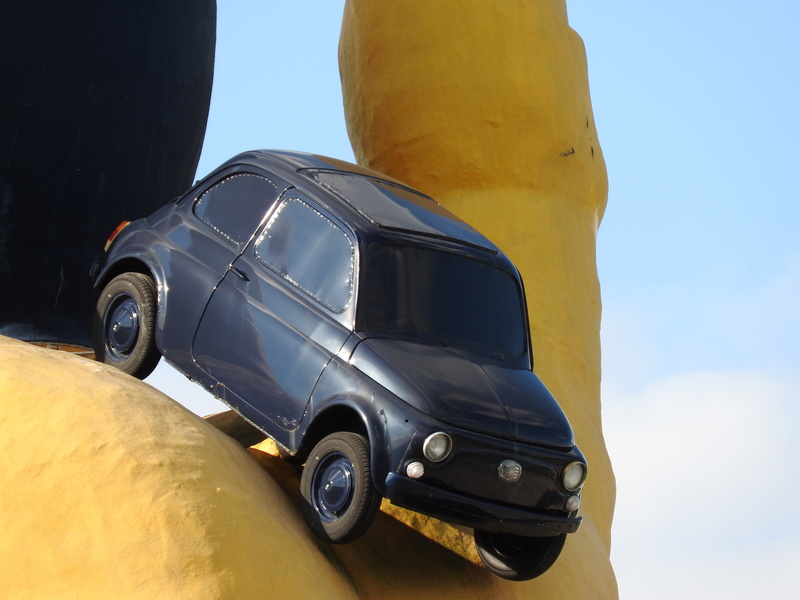 4K, nature, blue, close-up, metal, road, outdoors, clear sky, motor vehicle, mode of transportation, pila, transportation, yellow, day, roundabout, sculpture