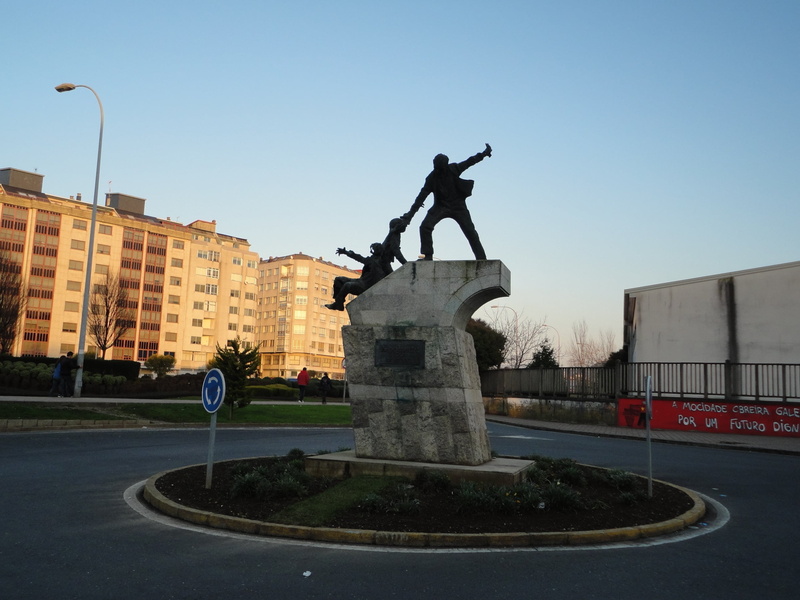 sky, plaza, statue, roundabout, memorial, 2K, built structure, male likeness, bronze, nature, city, sculpture, outdoors, architecture, human representation