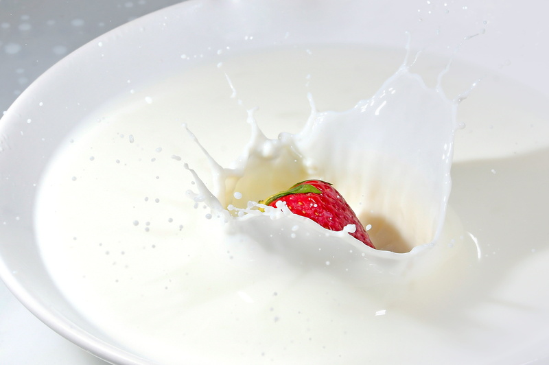 fresh fruit, freshness, sweet food, refreshment, cold, dairy product, milk, 5K, drink, berry fruit, food, vanilla, calcium, indoors, fresh, dessert, dairy