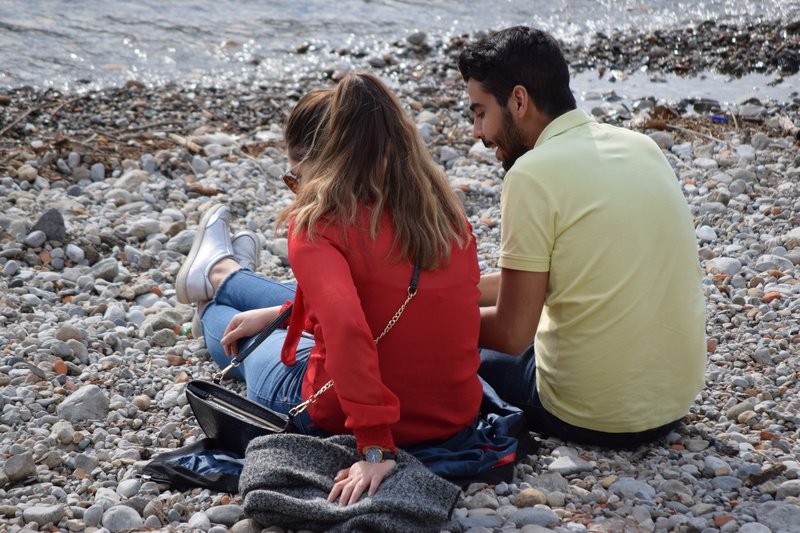 beach, lecco, day, mid adult men, sitting, positive emotion, lifestyles, outdoors, sand, lombardy, water, 2K, leisure activity, adult, two people, women