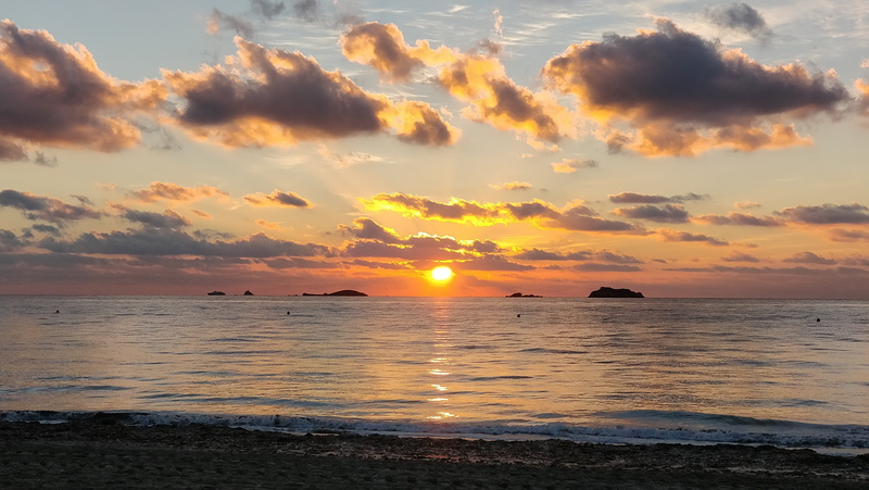 sea, horizon over water, sunlight, 5K, sky, no people, beauty in nature, balearic islands, horizon, sun, spain, tranquility, tranquil scene, eivissa, sunset