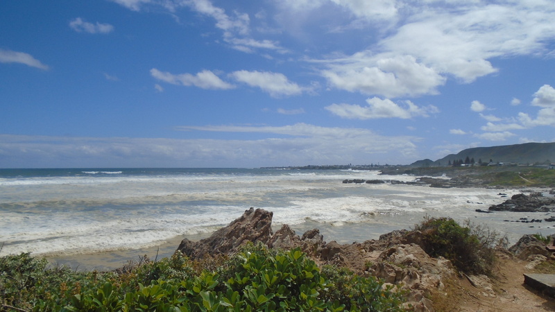 tranquil scene, non-urban scene, outdoors, horizon, beach, 5K, horizon over water, idyllic, hermanus, wave, south africa, cloud - sky, ocean, land, water