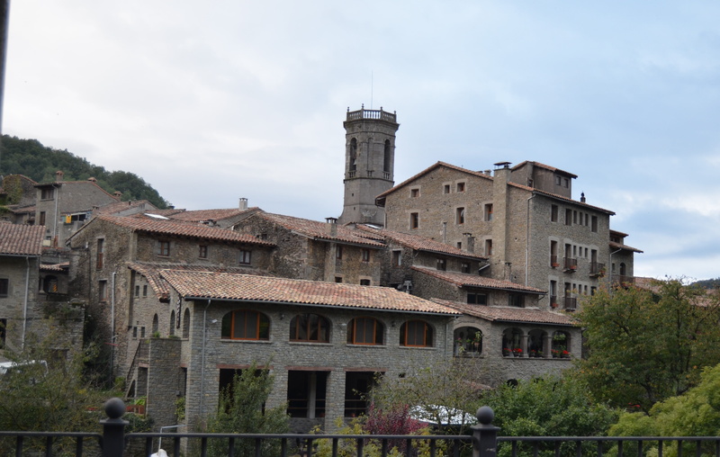 real people, city, tower, building, place of worship, girona, day, men, sky, architecture, place, residential district, location, the past, 4K, incidental people