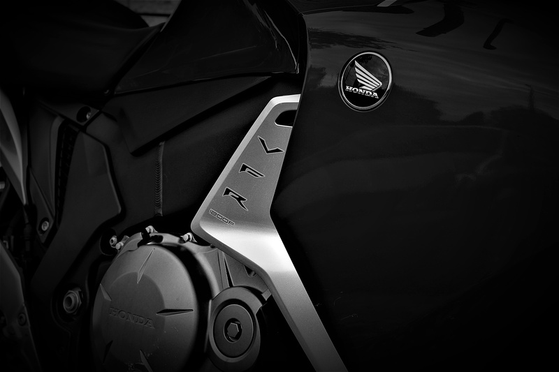 indoors, engine, mode of transportation, 5K, vfr1200, air vehicle, car, chrome, land vehicle, honda, close-up, gearshift, vehicle interior, car interior