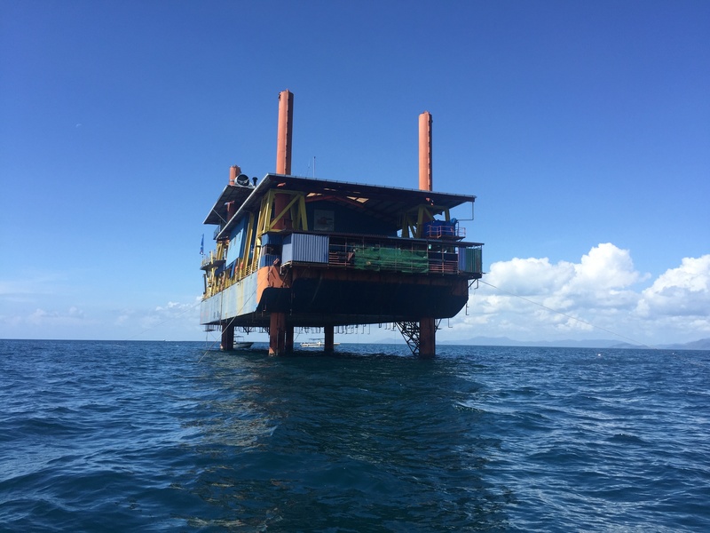 sea, fuel and power generation, pleasure plus, sky, horizon over water, industry, day, built structure, blue, sipadan scuba diving, rippled, horizon, tang shui tribe