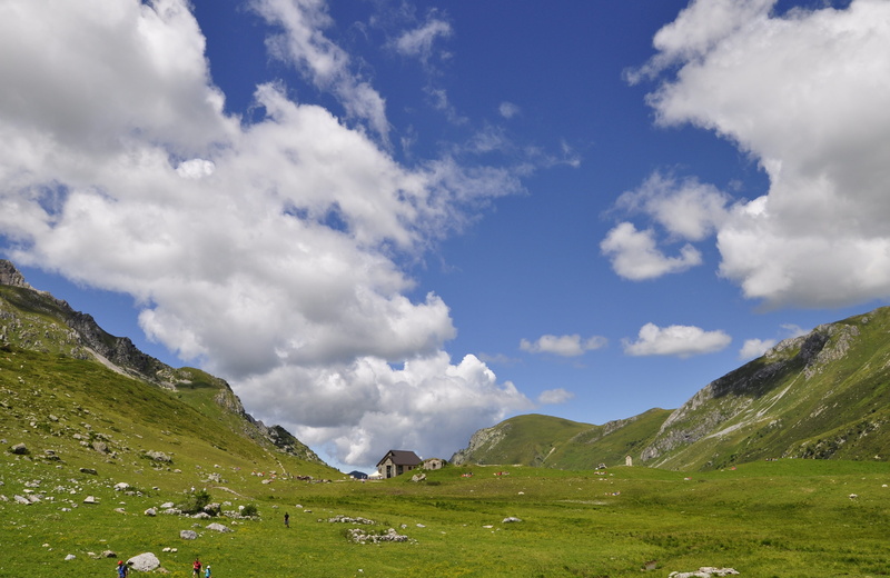 travel, non-urban scene, scenics - nature, beauty in nature, semi-arid, mountain, hiking, 4K, piemonte, outdoors, nature, landscape, mountain range, travel destinations