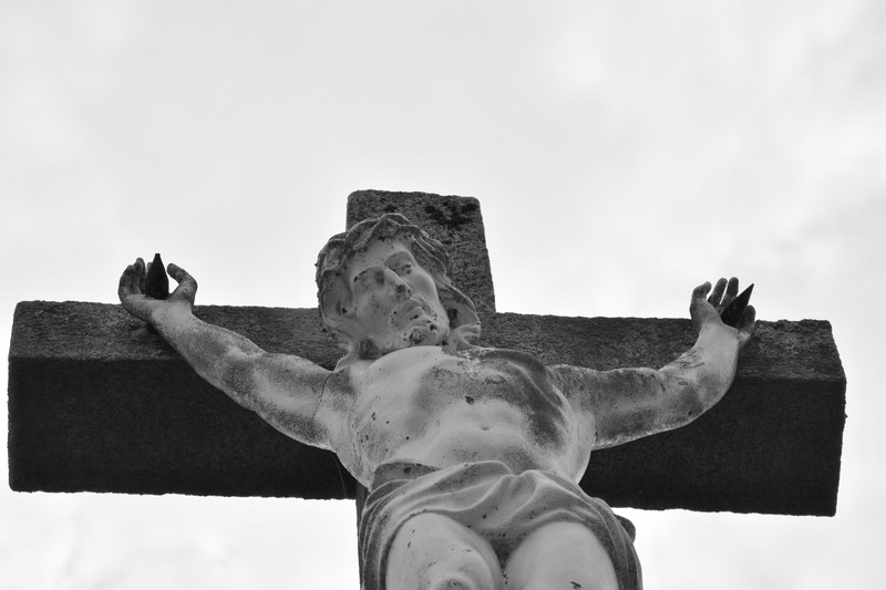 art and craft, cloud - sky, belief, spirituality, statue, architecture, low angle view, cross jesus christ, religion, the past, human representation, dol de bretagne