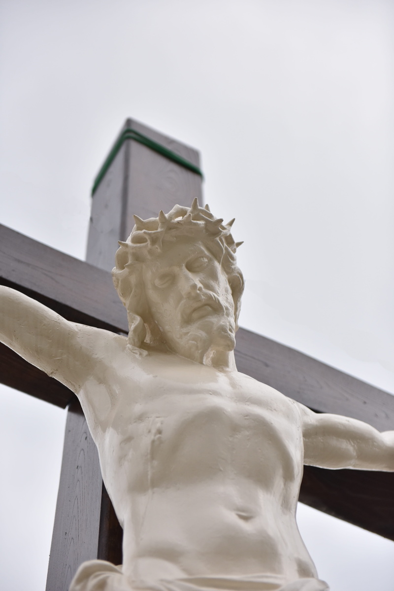 architecture, day, close-up, Christ, outdoors, Cross, female likeness, clear sky, male likeness, catholic, craft, Religion, sky, low angle view, faith