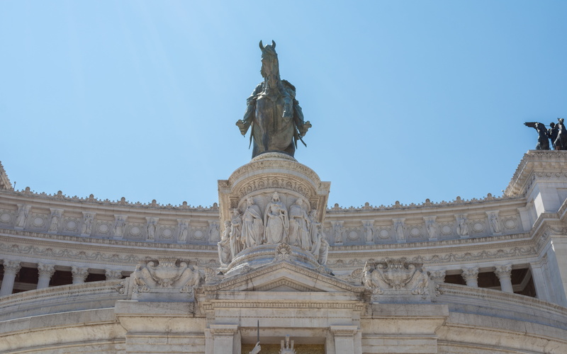 classical style, victor emmanuel 2, rome, sculpture, clear sky, history, representation, memorial, no people, 5K, architectural column, city, the past